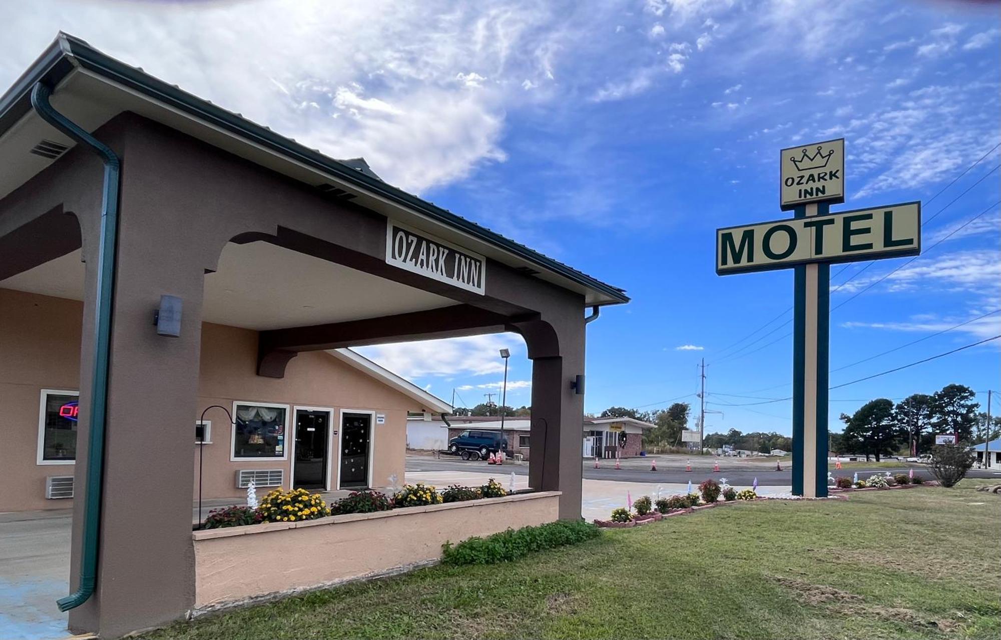 Ozark Inn Mena Exterior photo